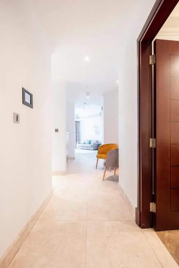 Spacious 2-Bedroom Beachfront Apartment With Pool Dubai