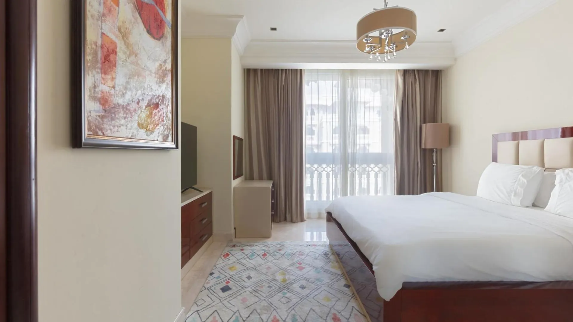 Spacious 2-Bedroom Beachfront Apartment With Pool Dubai