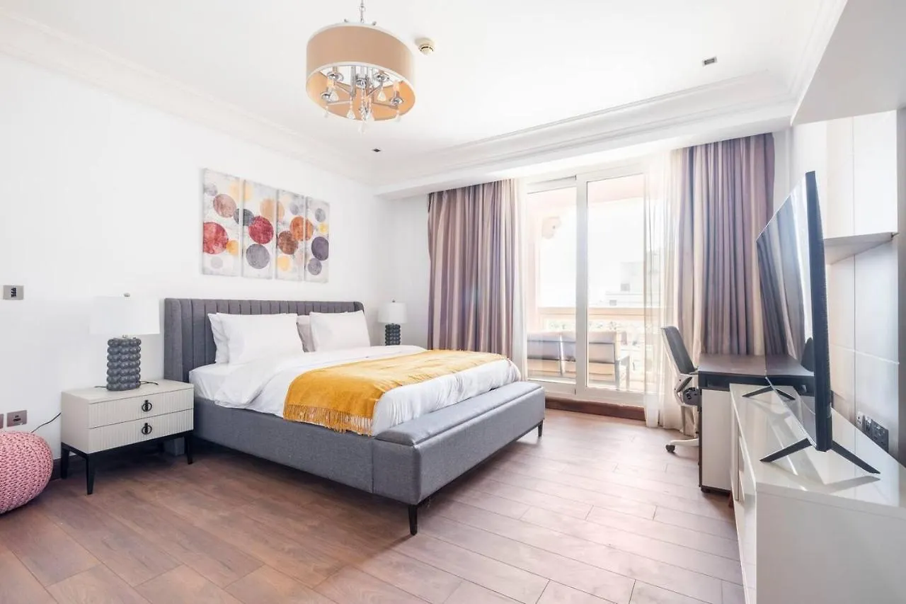 Spacious 2-Bedroom Beachfront Apartment With Pool Дубай ОАЭ