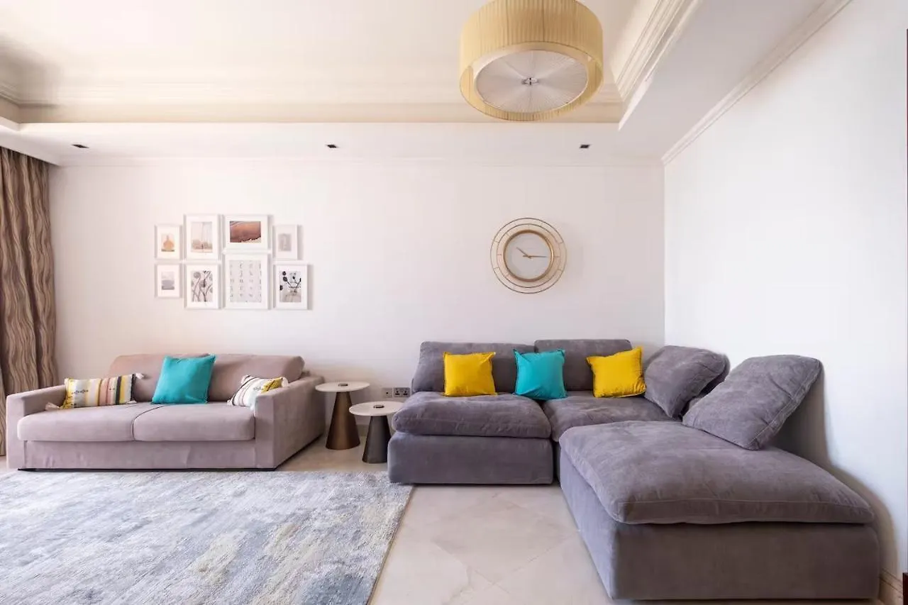 Spacious 2-Bedroom Beachfront Apartment With Pool Дубай 0*,