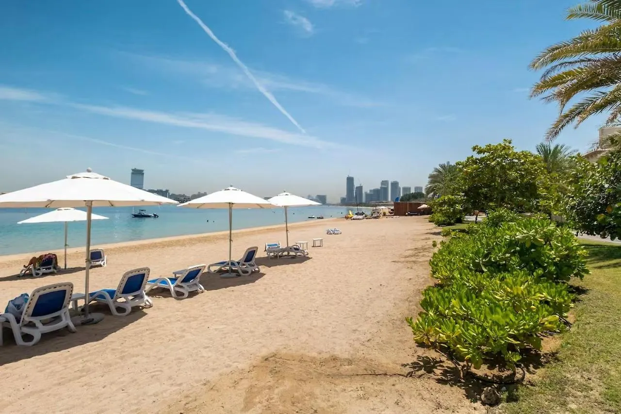 Spacious 2-Bedroom Beachfront Apartment With Pool Дубай 0*,