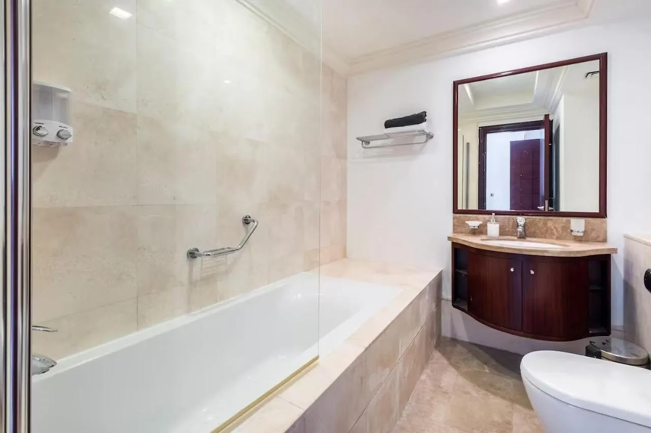 Spacious 2-Bedroom Beachfront Apartment With Pool Дубай