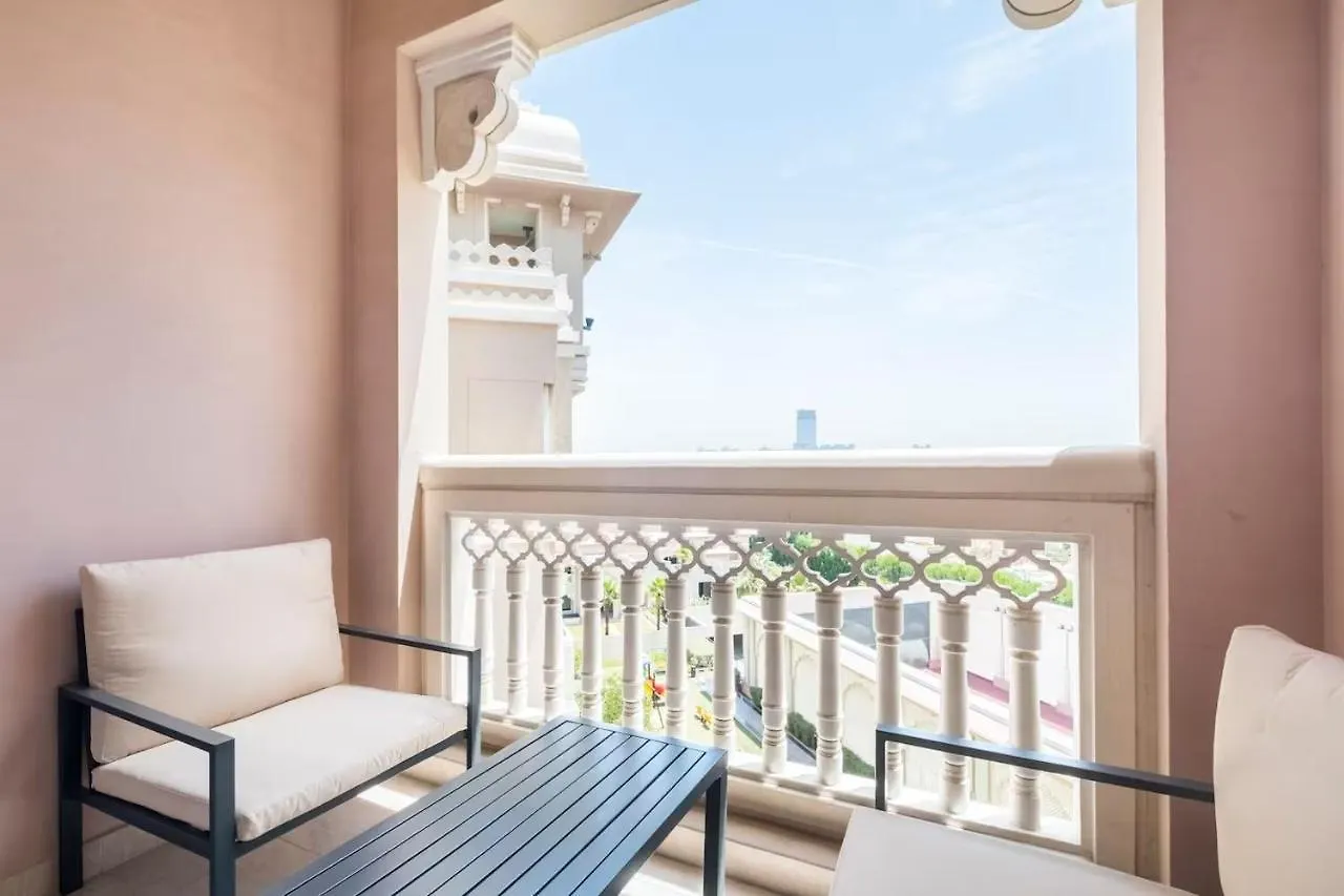 Spacious 2-Bedroom Beachfront Apartment With Pool Дубай