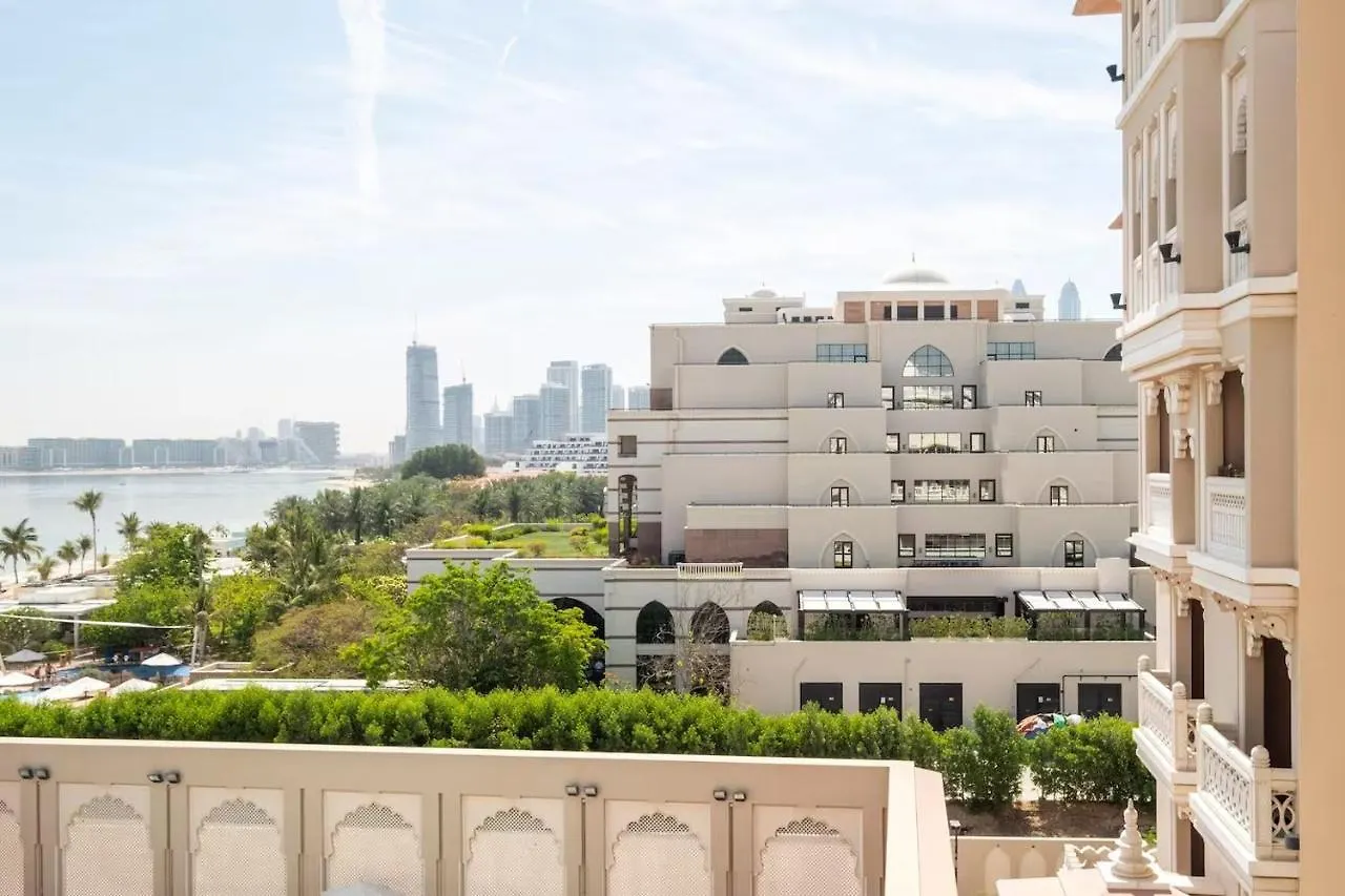 Spacious 2-Bedroom Beachfront Apartment With Pool Дубай 0*,