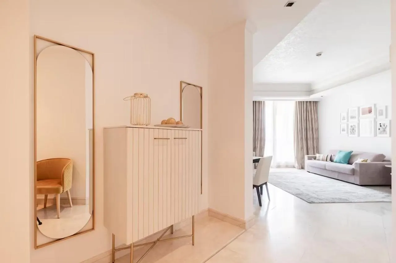 Spacious 2-Bedroom Beachfront Apartment With Pool Дубай