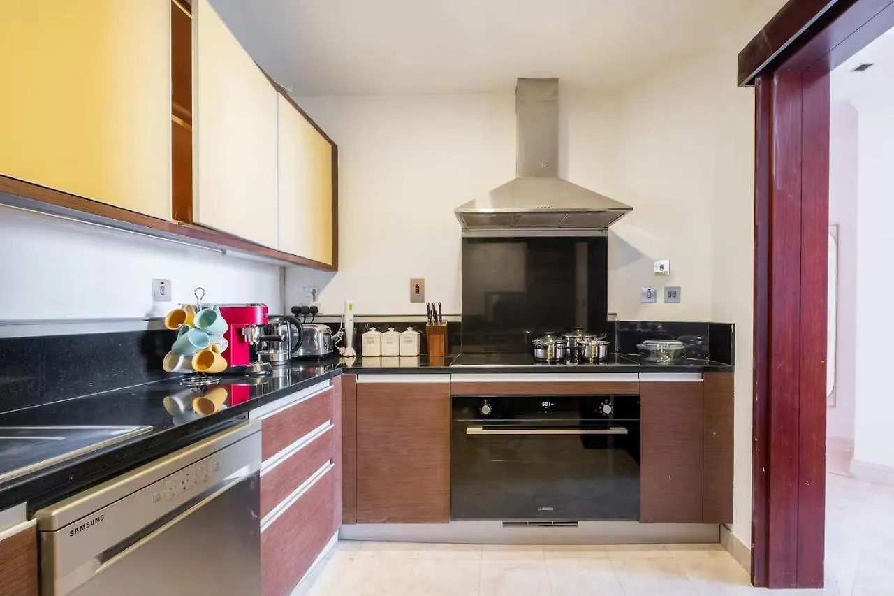 Spacious 2-Bedroom Beachfront Apartment With Pool Дубай