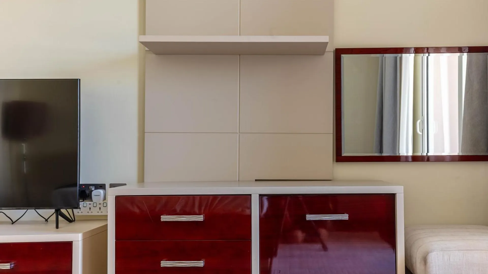 Spacious 2-Bedroom Beachfront Apartment With Pool Дубай