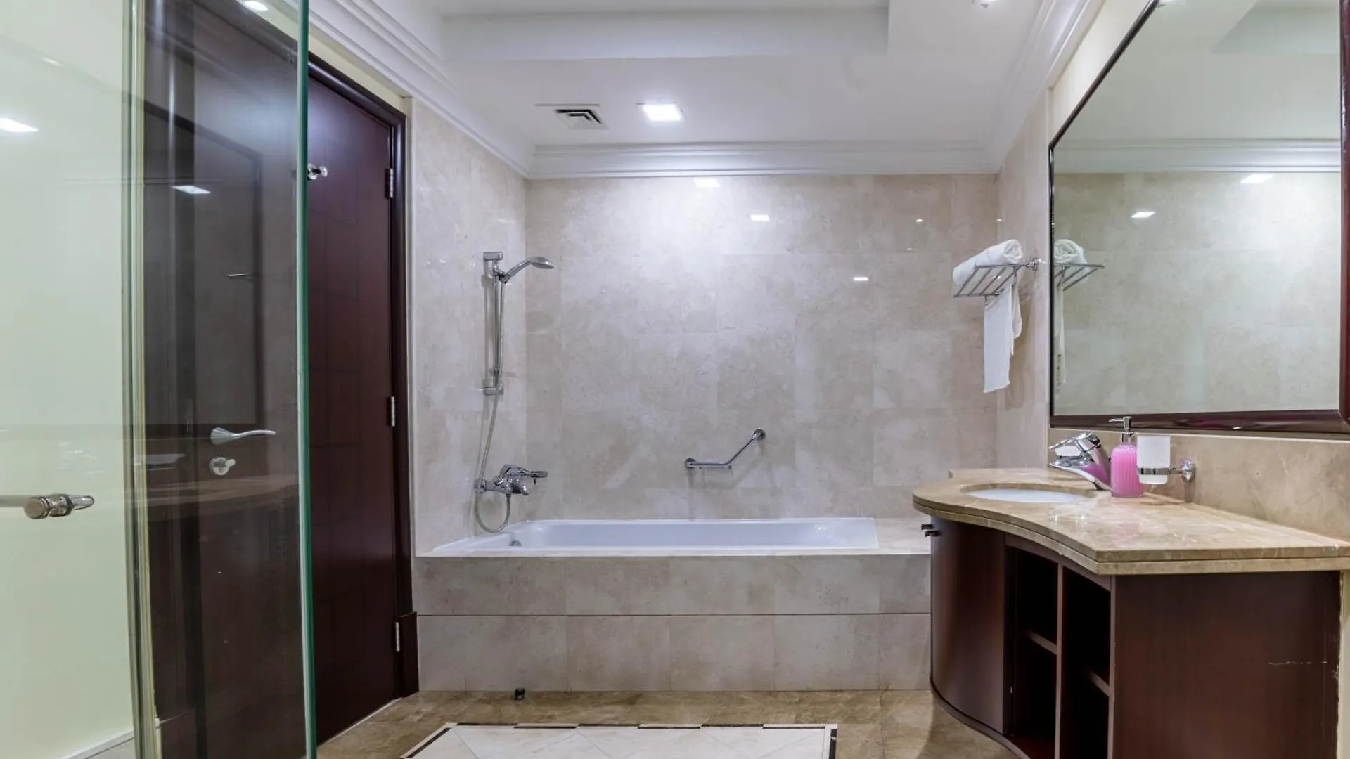 Spacious 2-Bedroom Beachfront Apartment With Pool Дубай