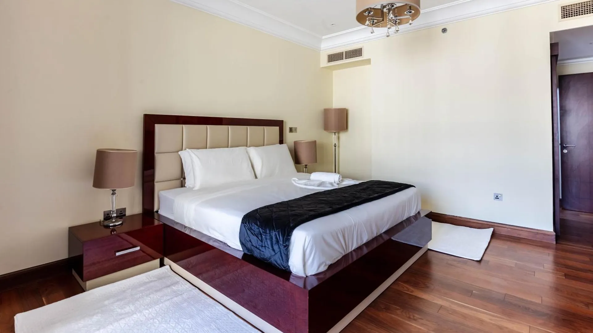 Spacious 2-Bedroom Beachfront Apartment With Pool Дубай