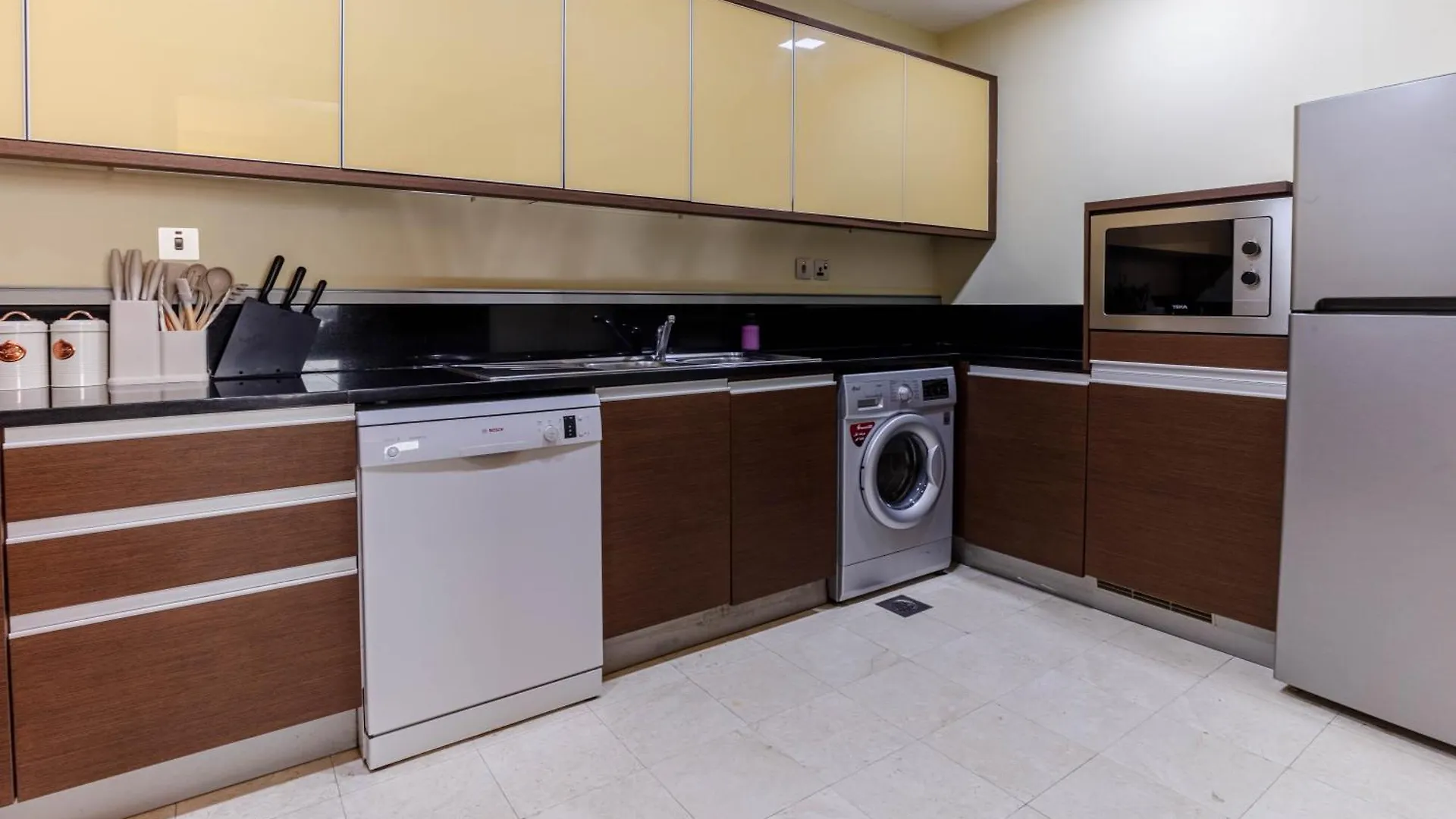 Spacious 2-Bedroom Beachfront Apartment With Pool Дубай