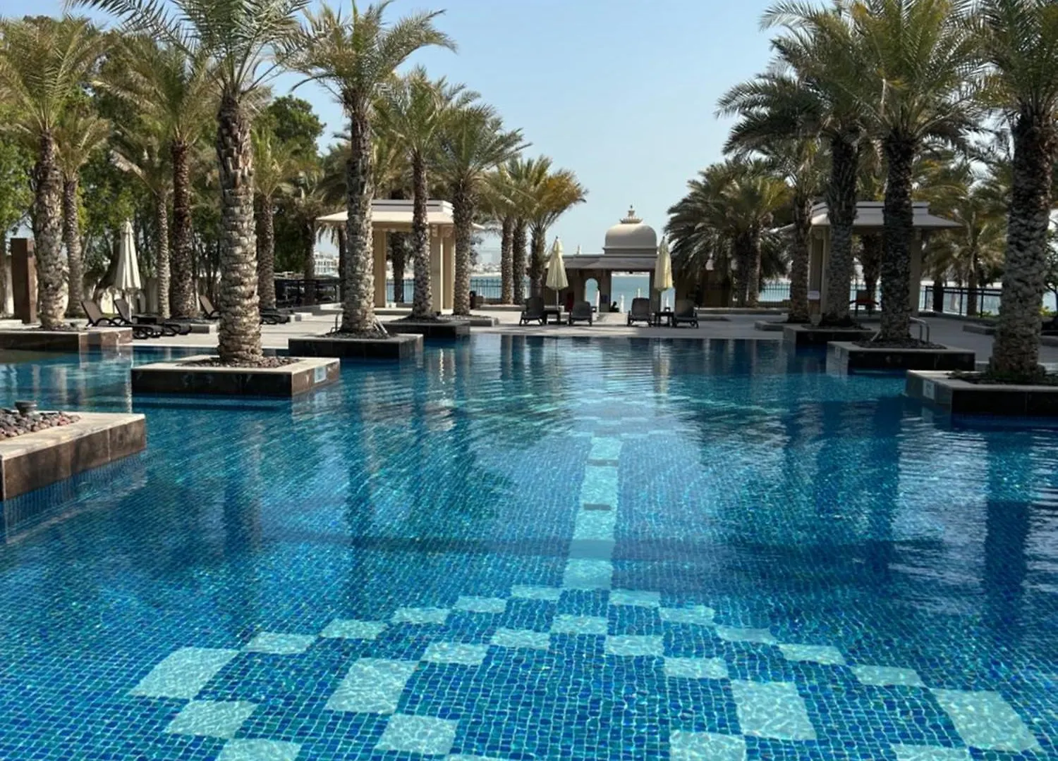 Spacious 2-Bedroom Beachfront Apartment With Pool Дубай