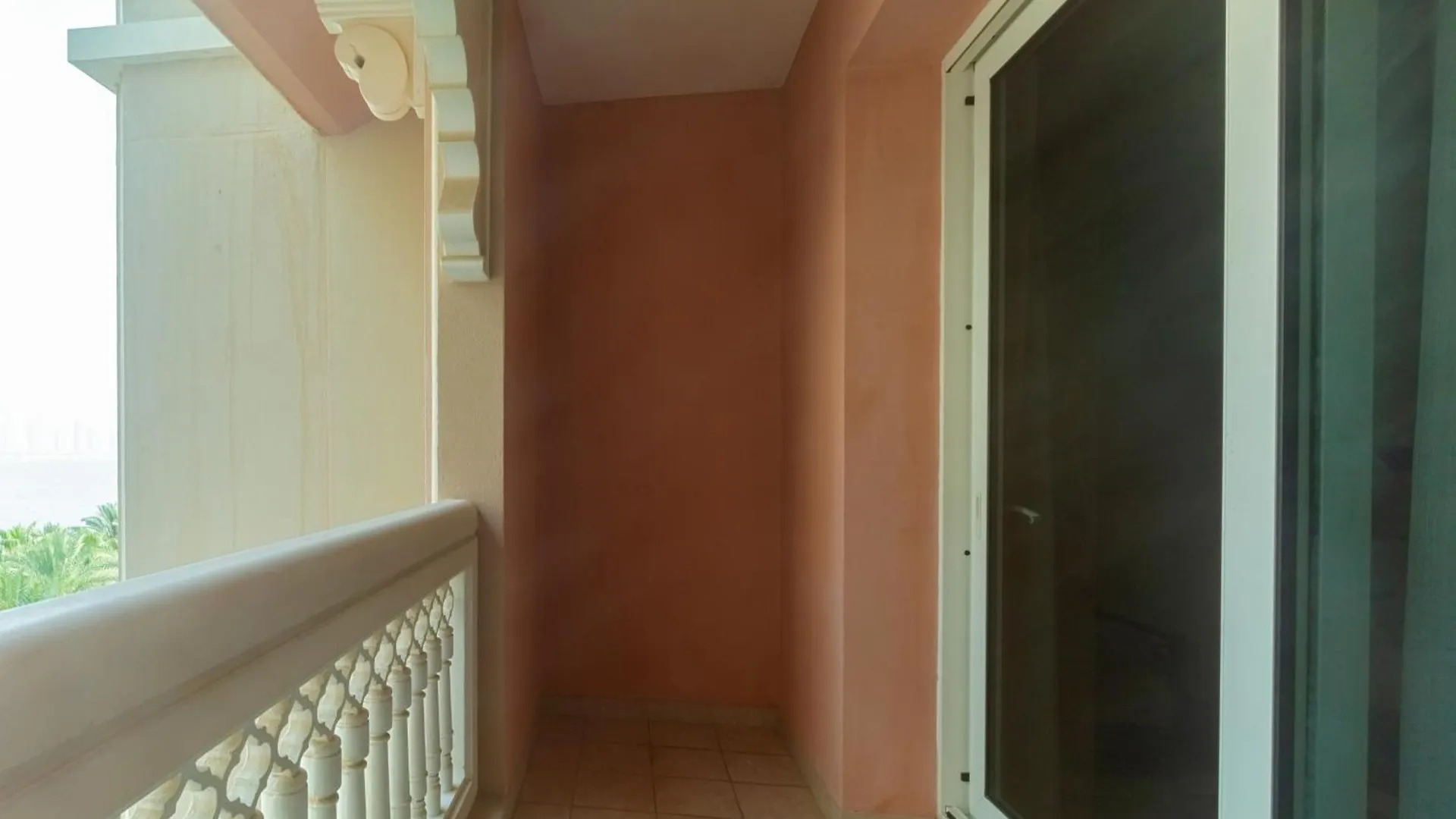 Spacious 2-Bedroom Beachfront Apartment With Pool Дубай ОАЭ