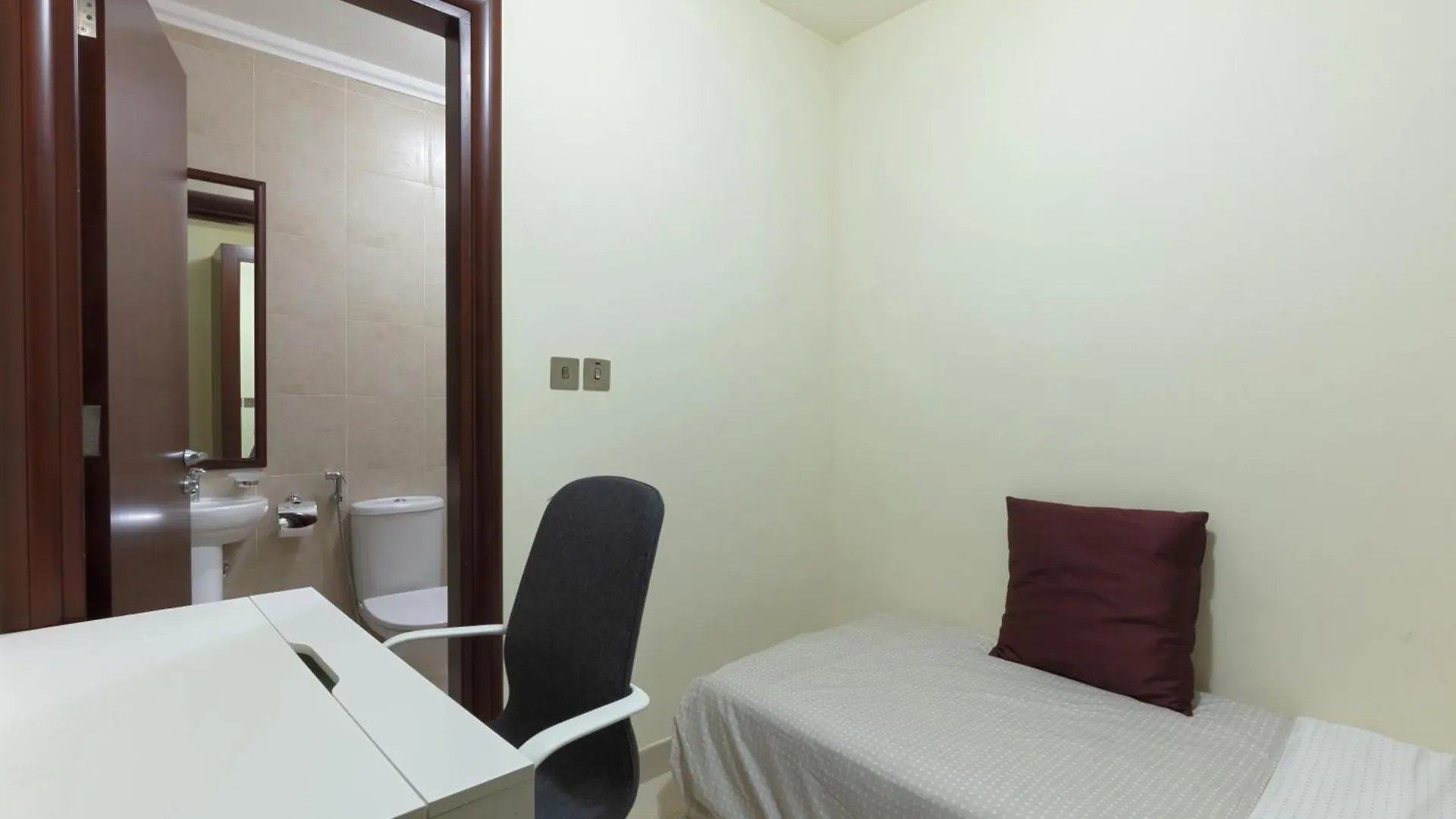 Spacious 2-Bedroom Beachfront Apartment With Pool Дубай 0*,