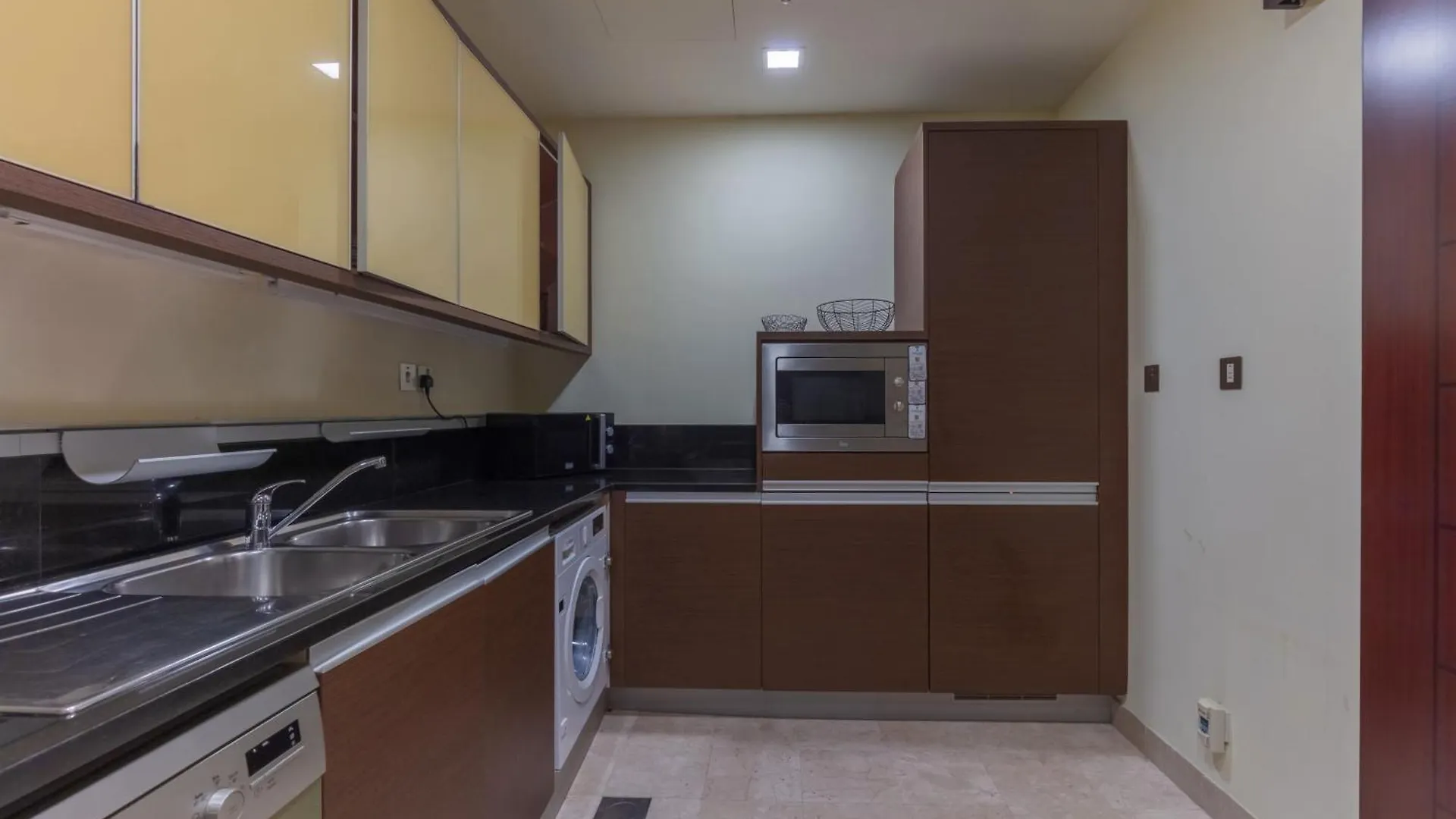 Spacious 2-Bedroom Beachfront Apartment With Pool Дубай