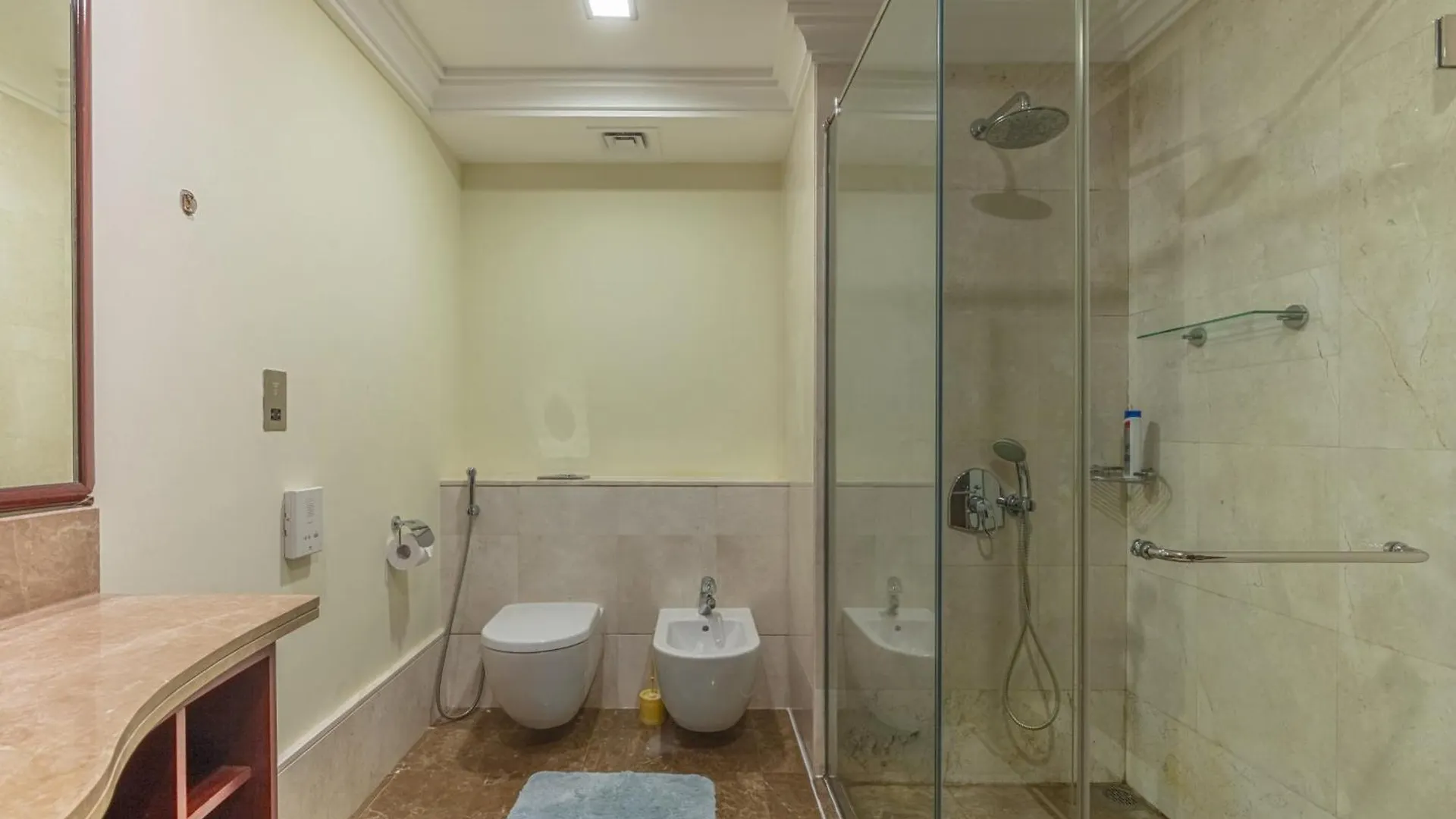 Spacious 2-Bedroom Beachfront Apartment With Pool Дубай