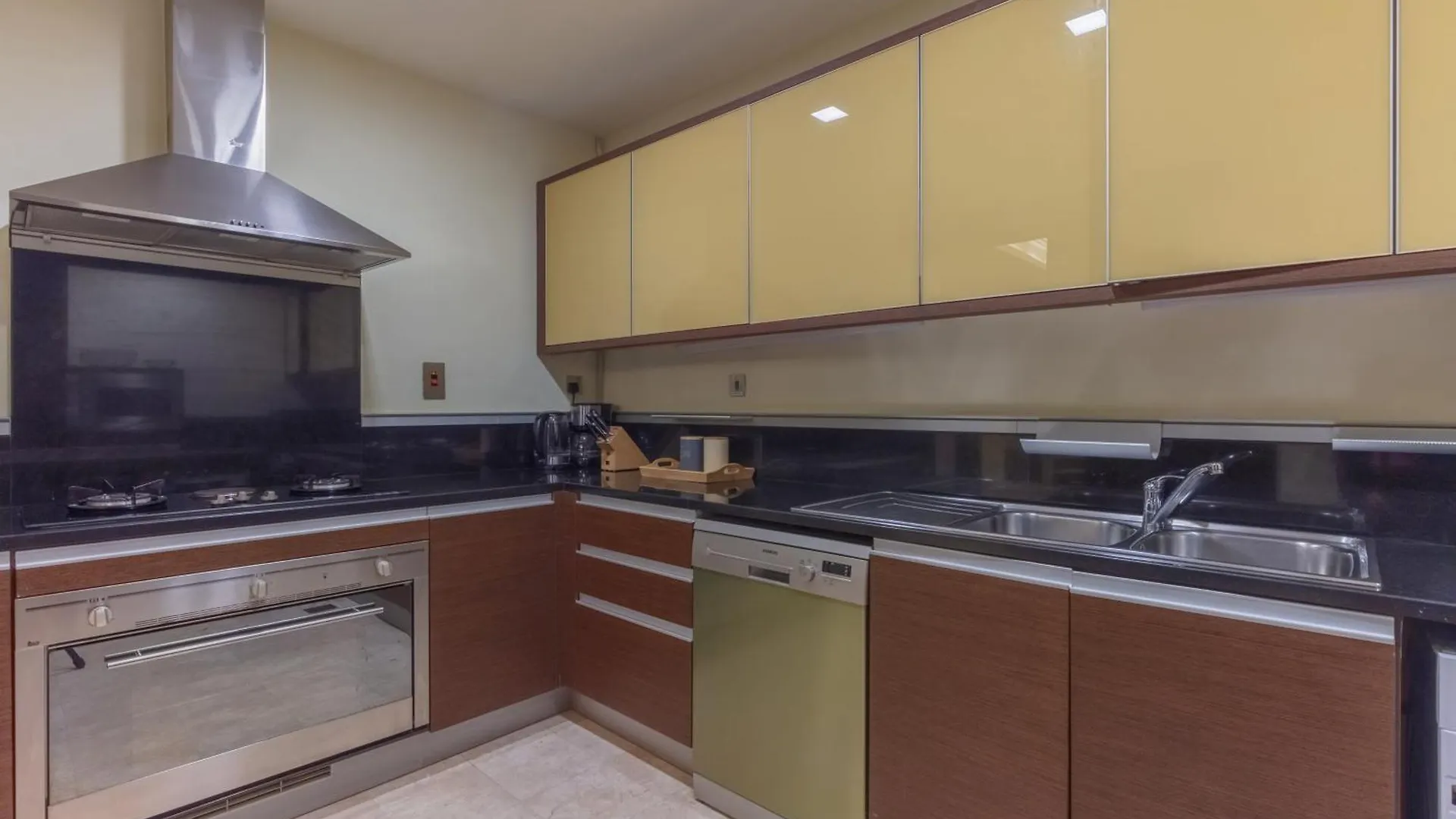 Spacious 2-Bedroom Beachfront Apartment With Pool Дубай