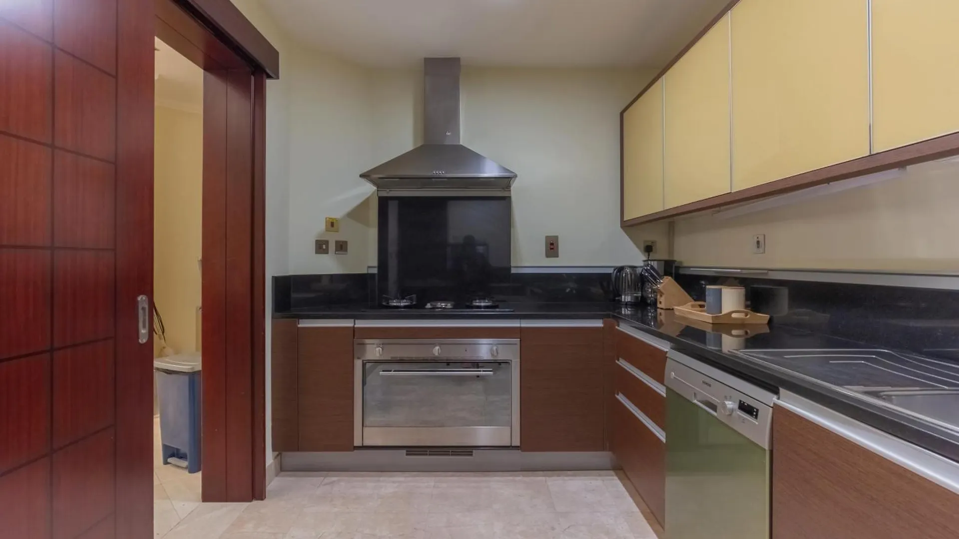 Spacious 2-Bedroom Beachfront Apartment With Pool Дубай ОАЭ