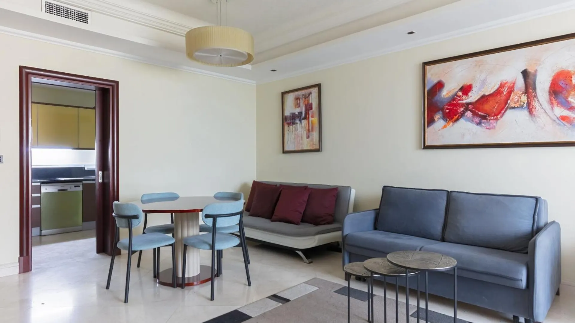 Spacious 2-Bedroom Beachfront Apartment With Pool Дубай ОАЭ