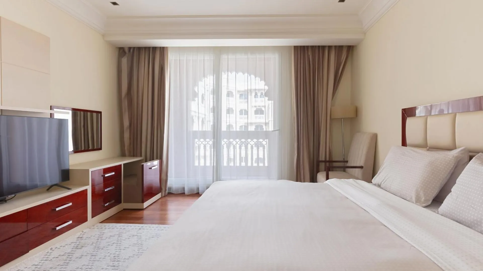 Spacious 2-Bedroom Beachfront Apartment With Pool Дубай 0*,
