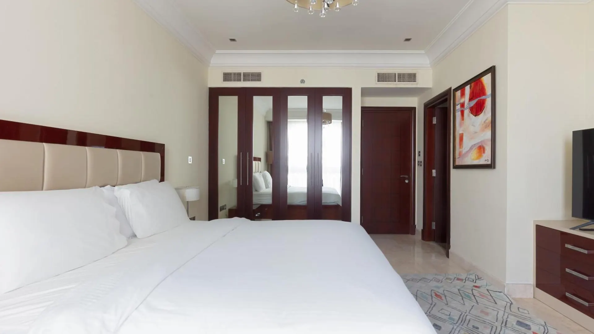 Spacious 2-Bedroom Beachfront Apartment With Pool Дубай