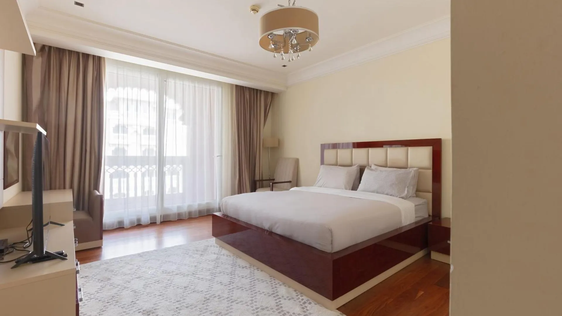Spacious 2-Bedroom Beachfront Apartment With Pool Дубай