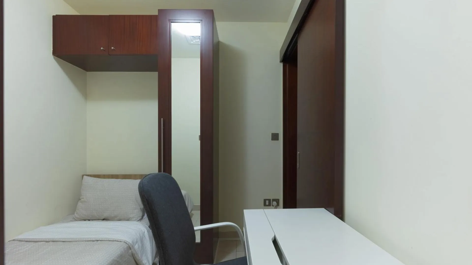 Spacious 2-Bedroom Beachfront Apartment With Pool Дубай