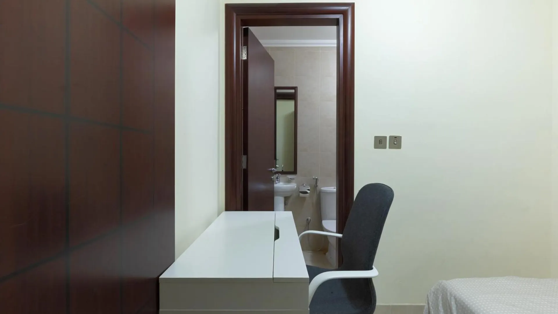 Spacious 2-Bedroom Beachfront Apartment With Pool Дубай 0*,
