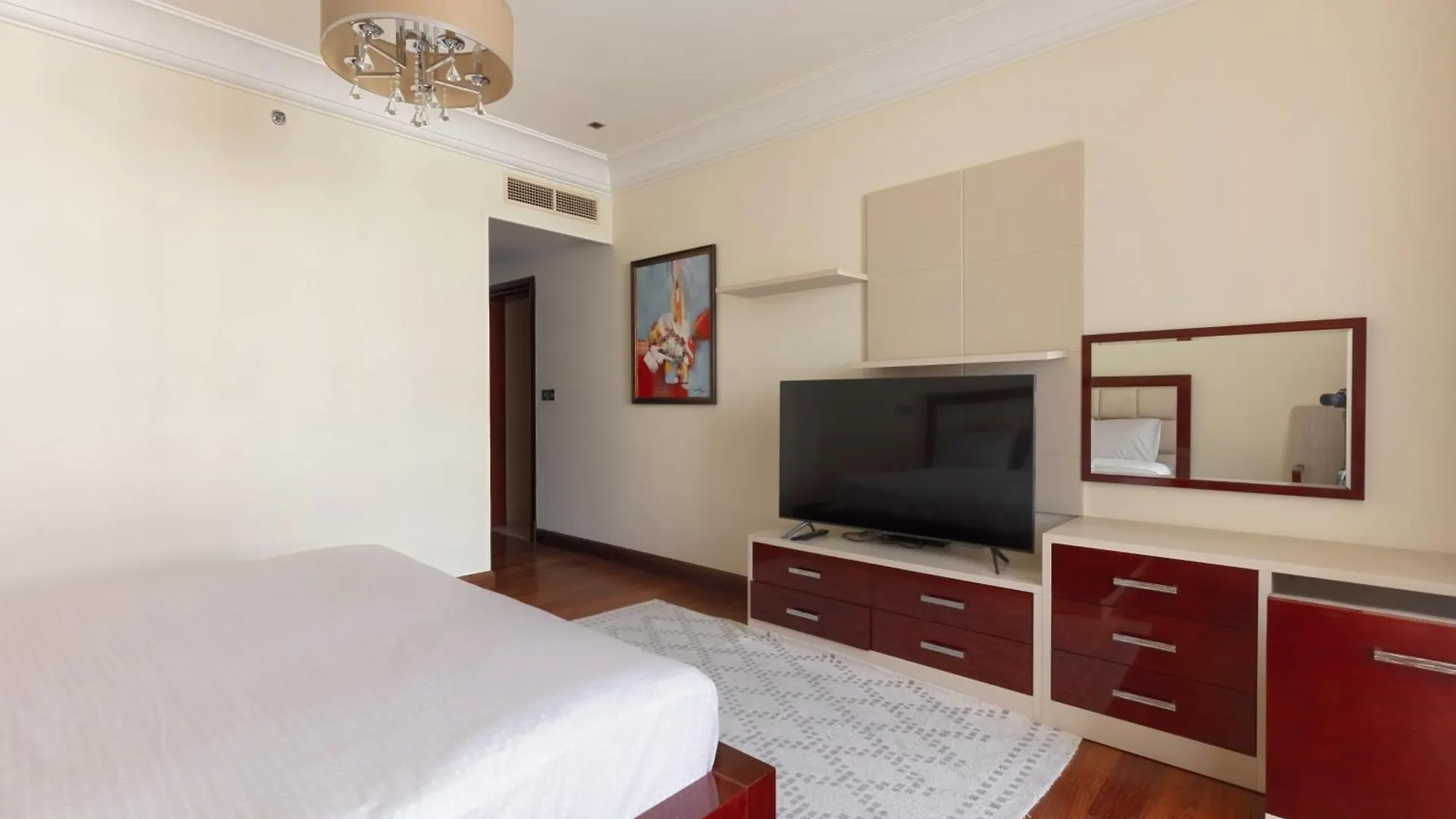 Spacious 2-Bedroom Beachfront Apartment With Pool Дубай ОАЭ
