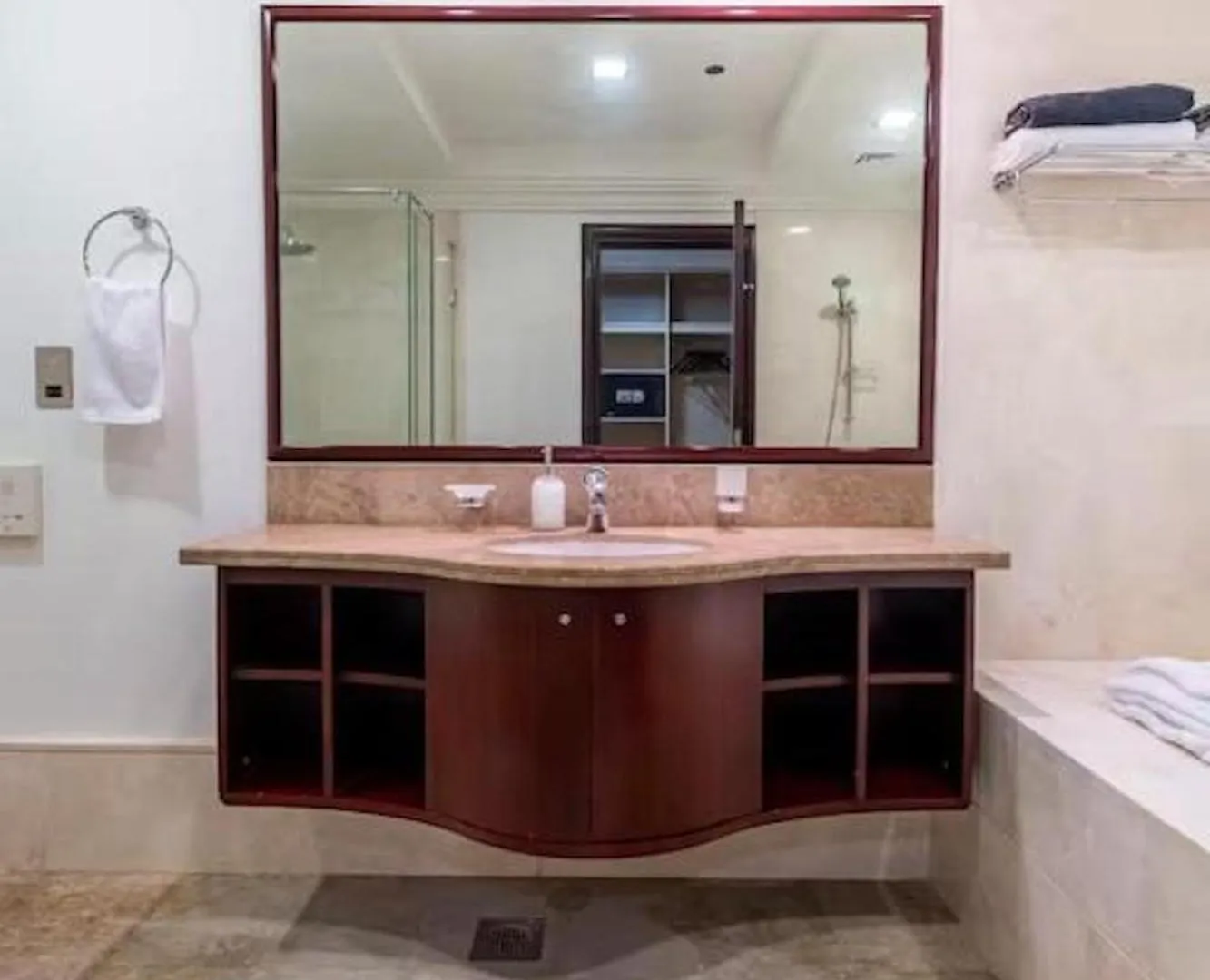 Spacious 2-Bedroom Beachfront Apartment With Pool Дубай